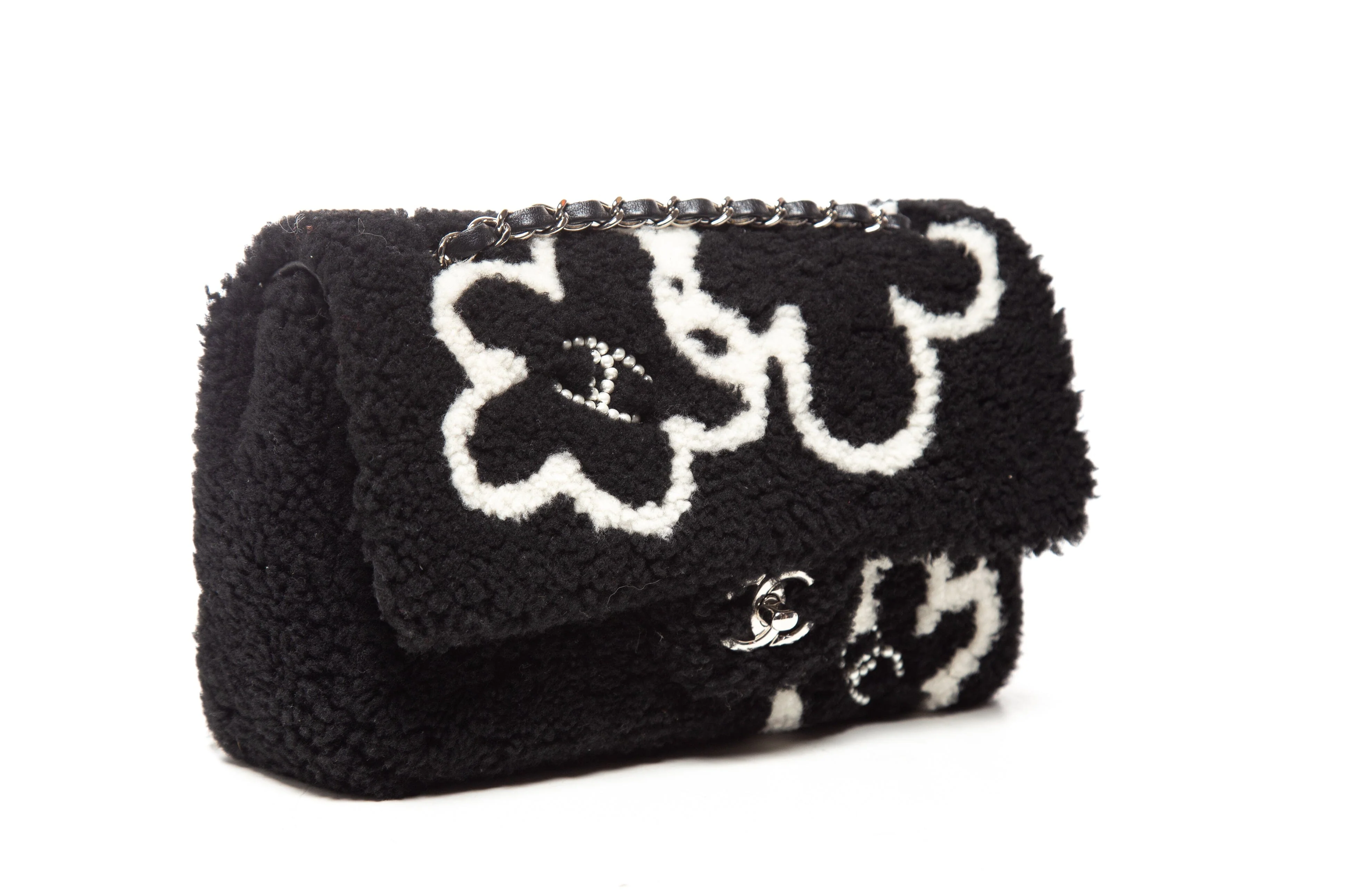 Chanel '22-23 Black and White Shearling Camellia Single Flap Bag - Image 3