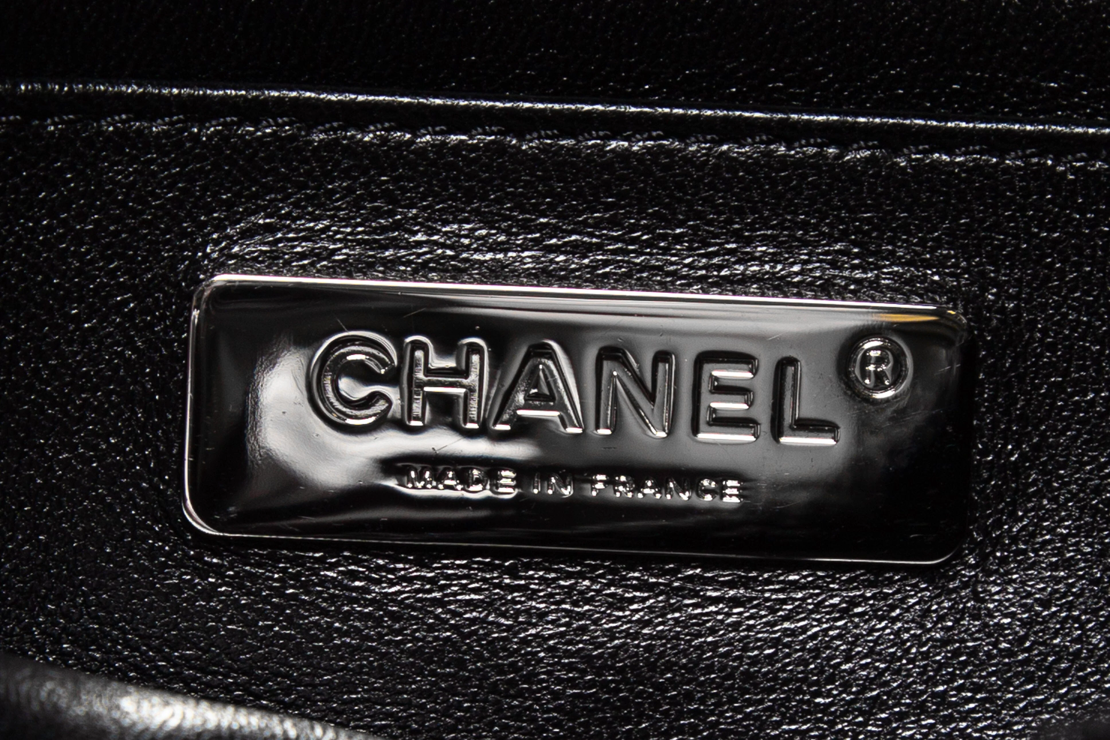 Chanel '22-23 Black and White Shearling Camellia Single Flap Bag - Image 7