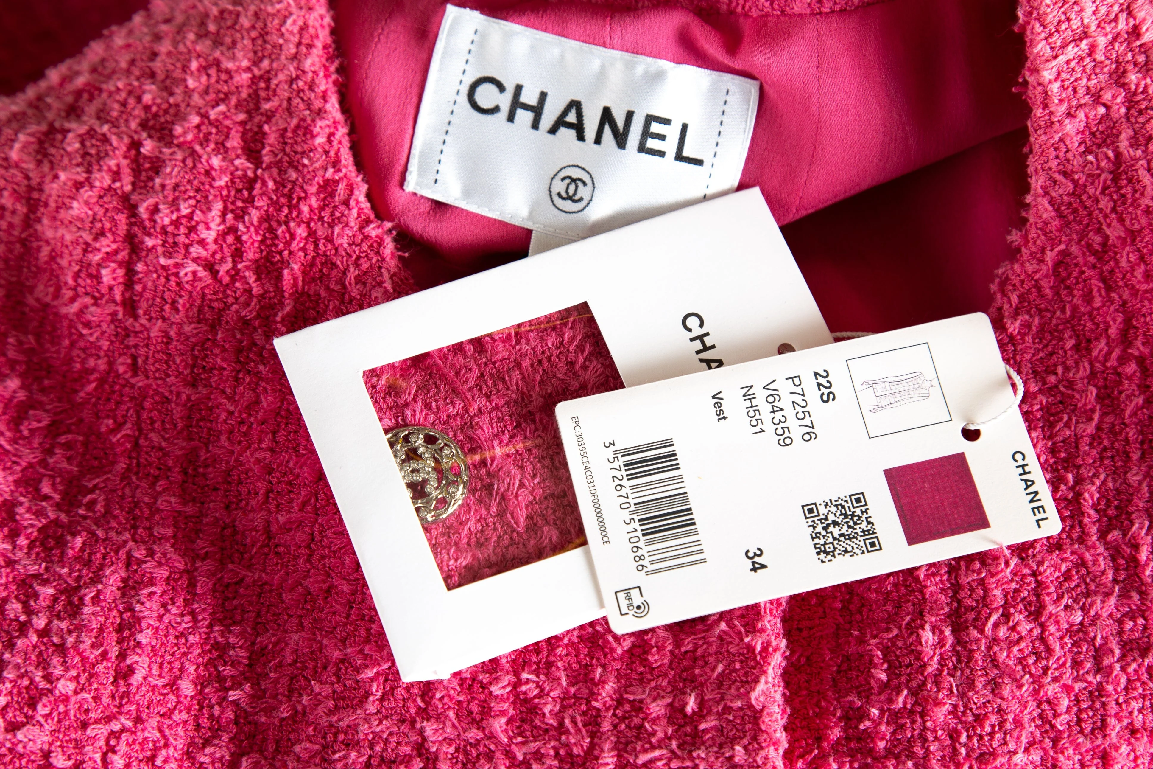 Chanel SS 2022 Pink Tweed Vest With Statement Buttons SZ 34 - Image 4