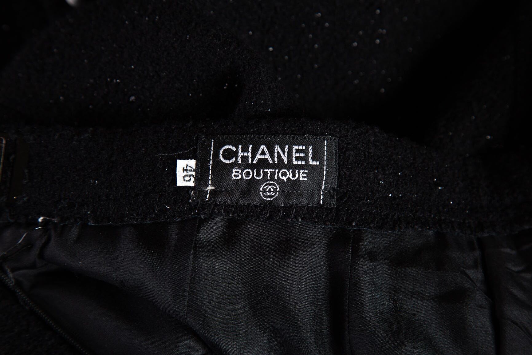 Chanel Vintage 1993 Autumn Black Glitter Detail Skirt SZ 46 - Image 4