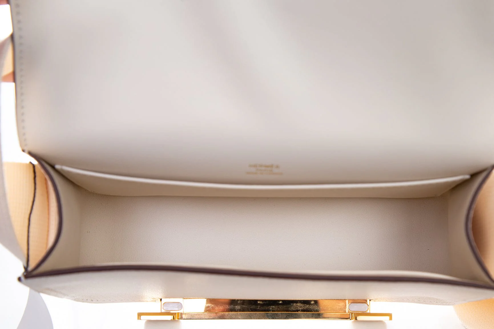 Hermès Cream Chevre Mysore Geta Handbag - Image 6